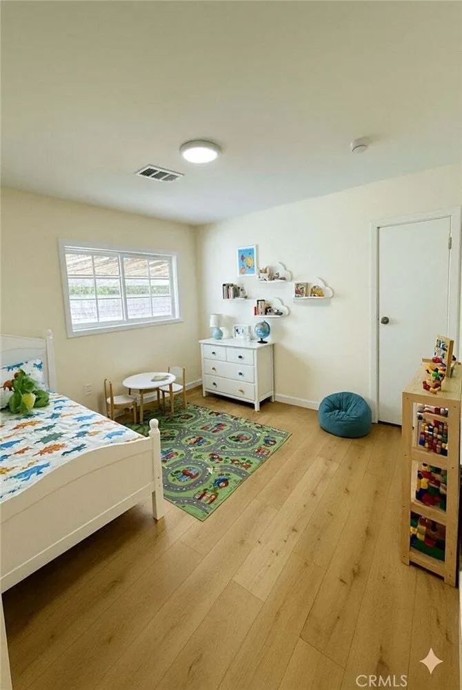 11753 Blythe St, North Hollywood, CA 91605-2521