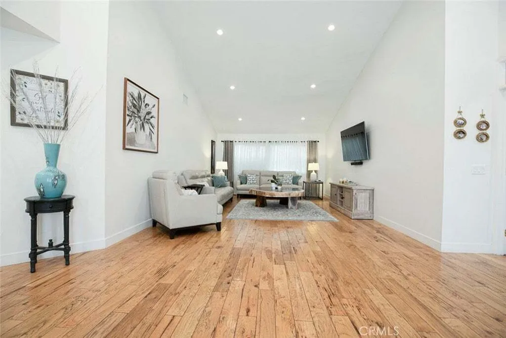 10845 Wicks St, Shadow Hills, CA 91040