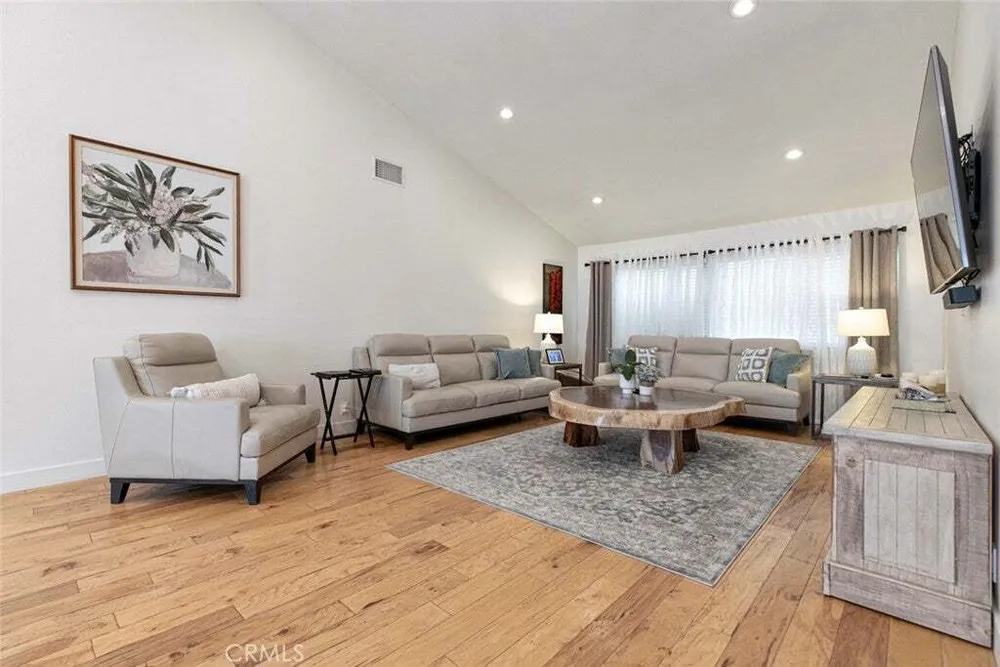 10845 Wicks St, Shadow Hills, CA 91040