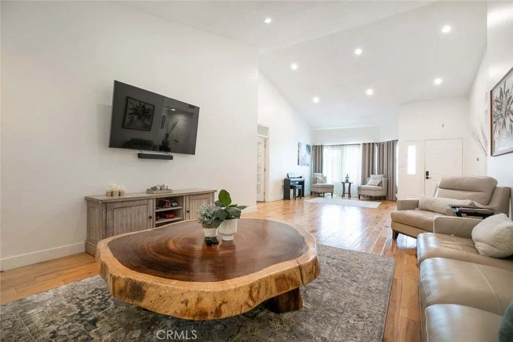 10845 Wicks St, Shadow Hills, CA 91040