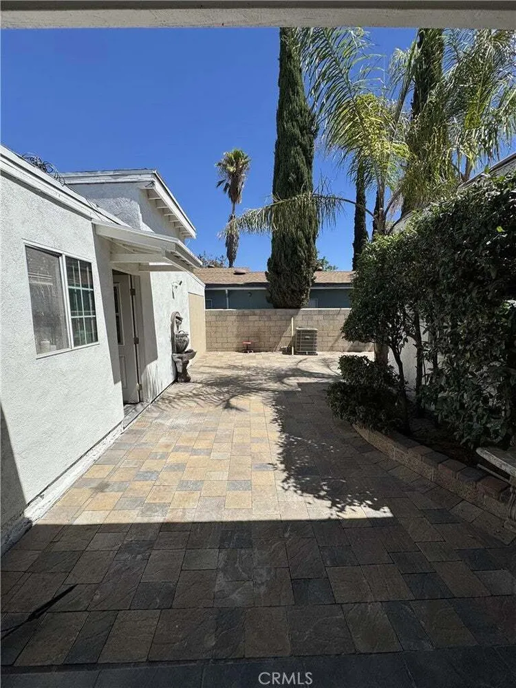11753 Blythe St, North Hollywood, CA 91605-2521