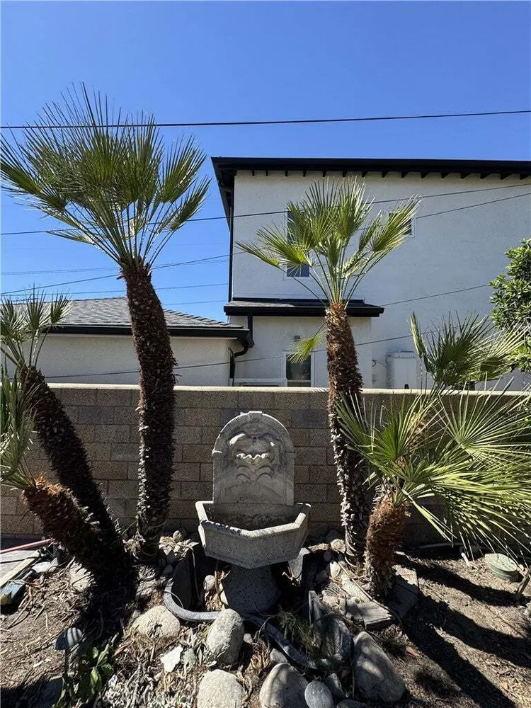 11753 Blythe St, North Hollywood, CA 91605-2521