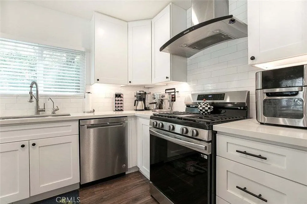 10845 Wicks St, Shadow Hills, CA 91040