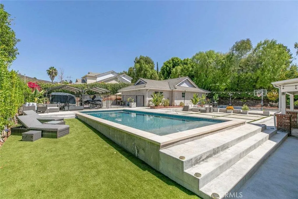 10845 Wicks St, Shadow Hills, CA 91040