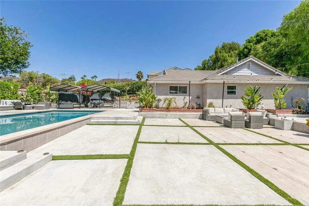 10845 Wicks St, Shadow Hills, CA 91040