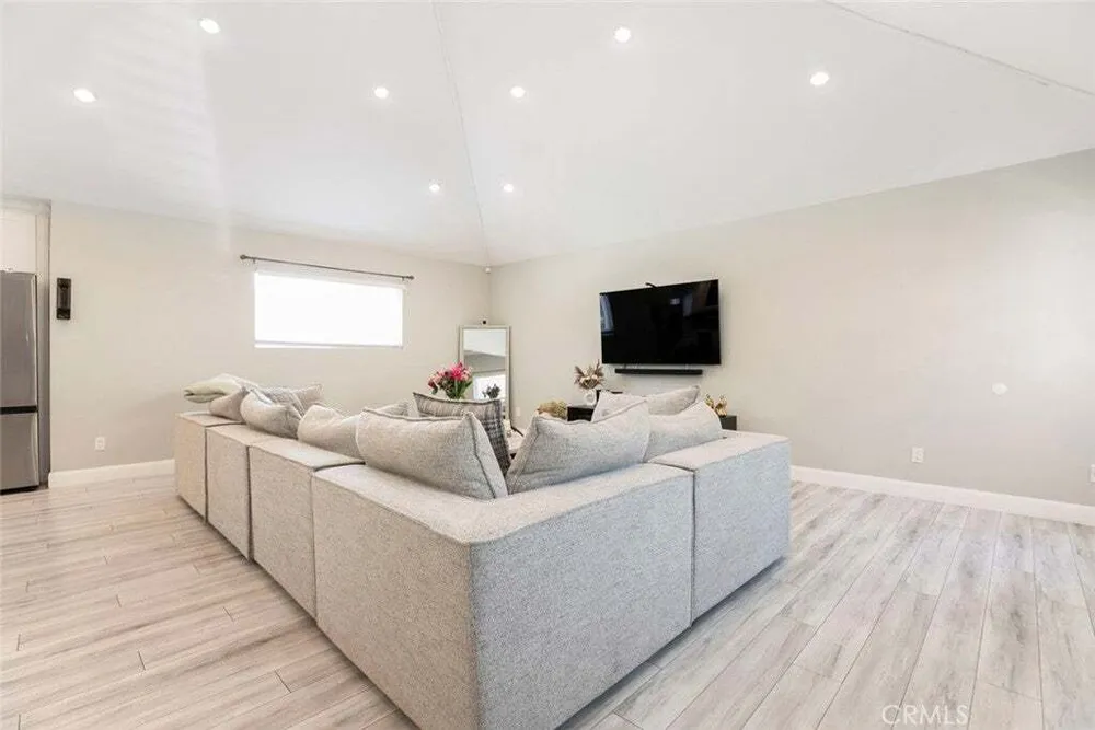 10845 Wicks St, Shadow Hills, CA 91040