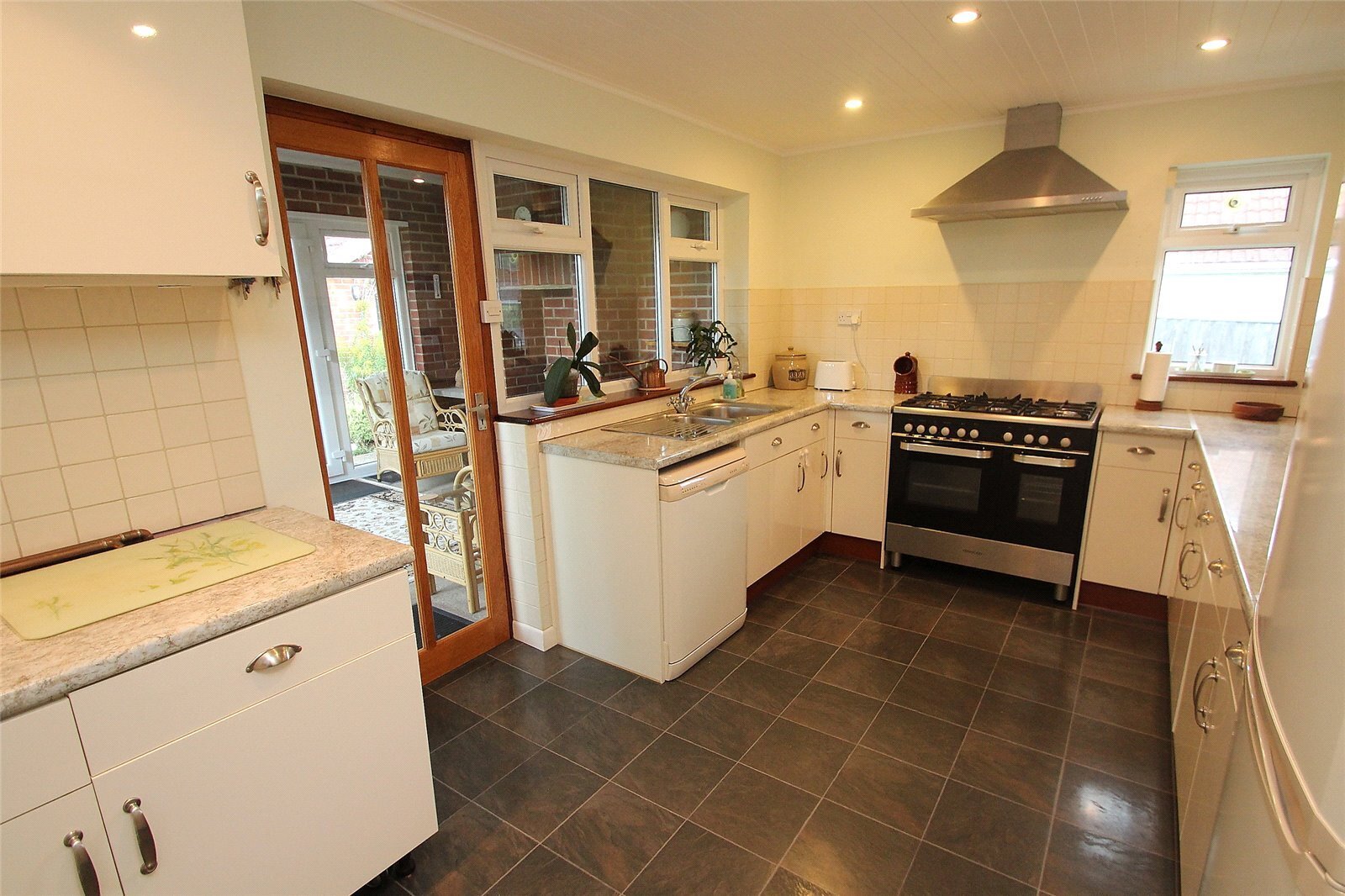 Hoads Hill, Wickham, Fareham, Hampshire, PO17 Image 3