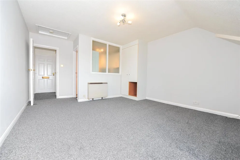 Property carousel item 6