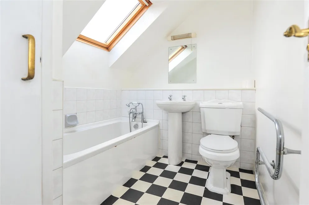 Property carousel item 9