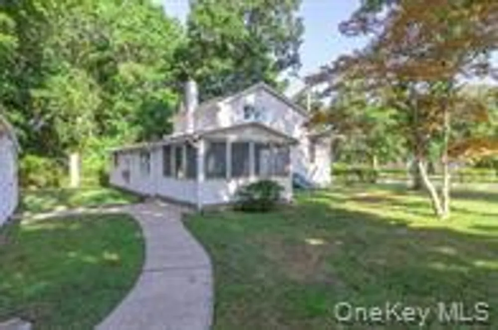 261 Elm Rd W, Mastic Beach, NY 11951