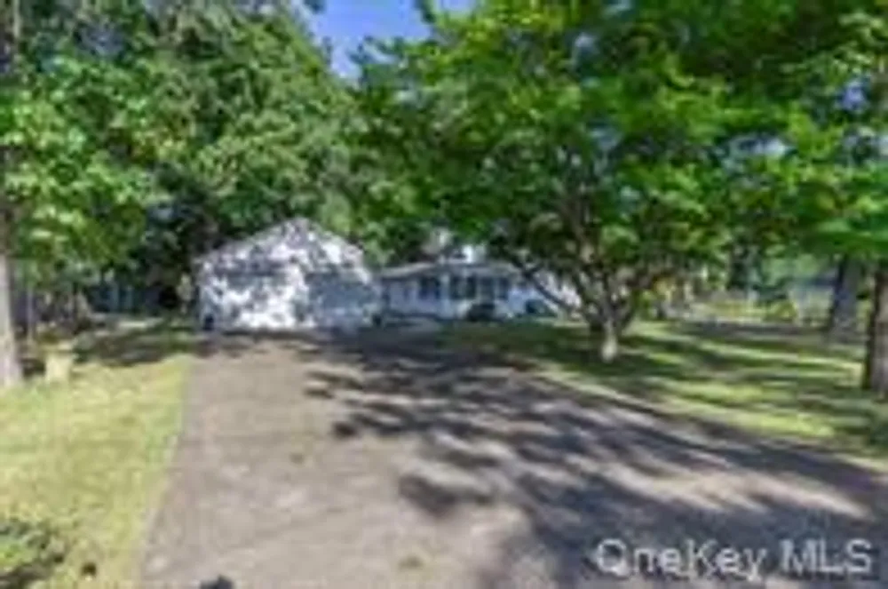 261 Elm Rd W, Mastic Beach, NY 11951