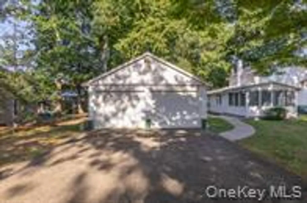 261 Elm Rd W, Mastic Beach, NY 11951