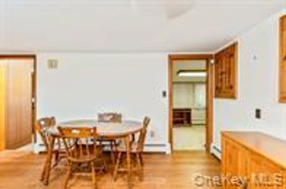 261 Elm Rd W, Mastic Beach, NY 11951