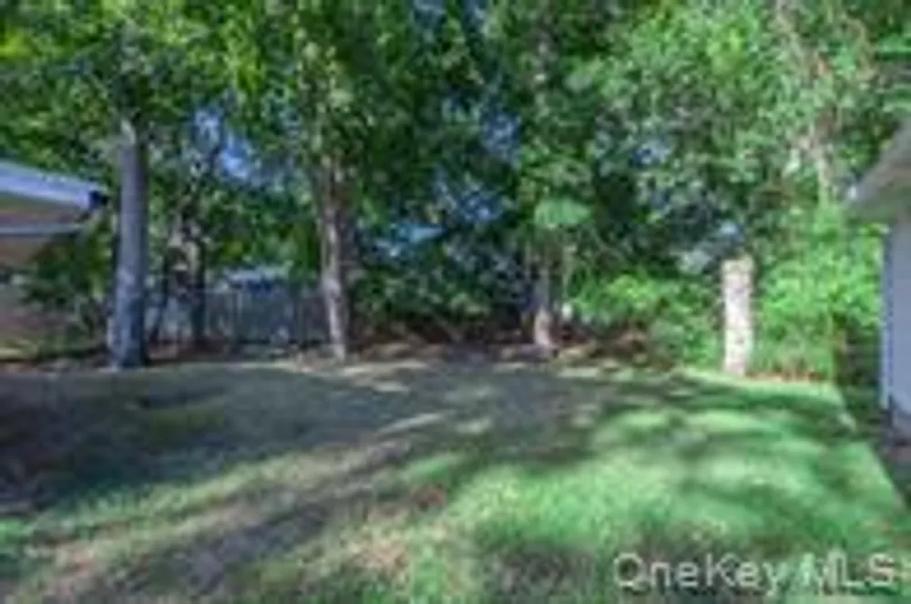 261 Elm Rd W, Mastic Beach, NY 11951