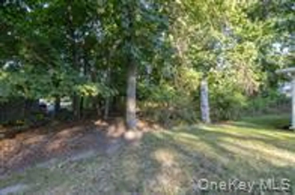 261 Elm Rd W, Mastic Beach, NY 11951