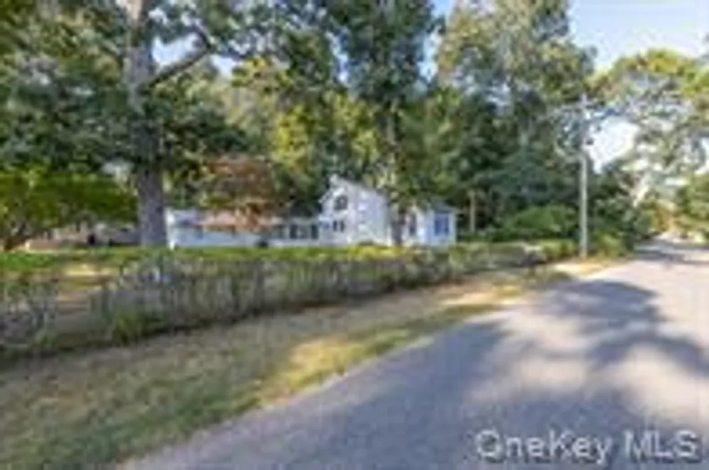 261 Elm Rd W, Mastic Beach, NY 11951