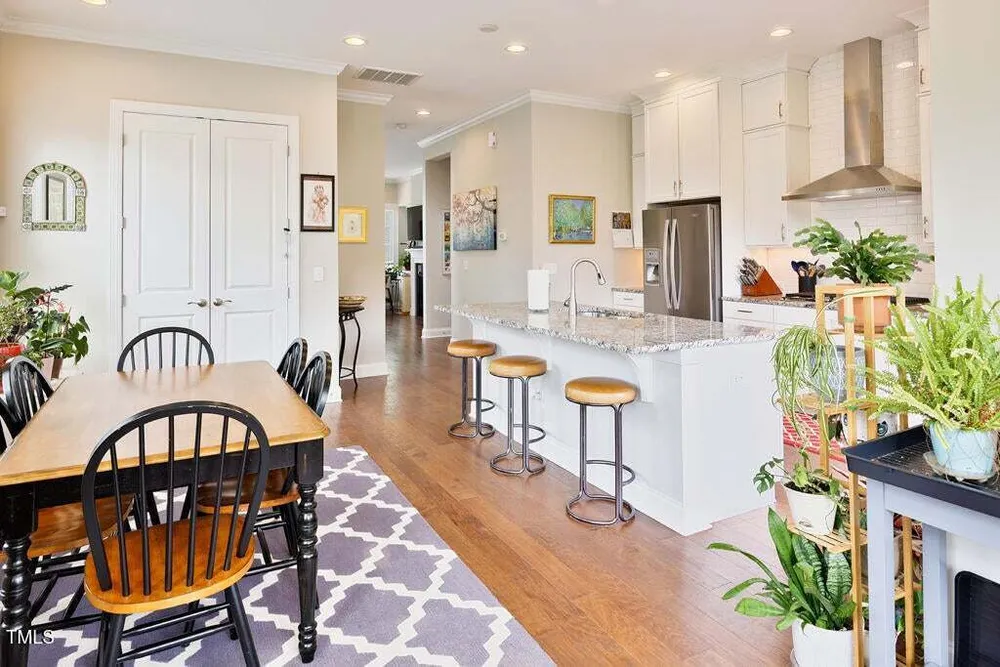 910 Wake Towne Dr, Raleigh, NC 27609