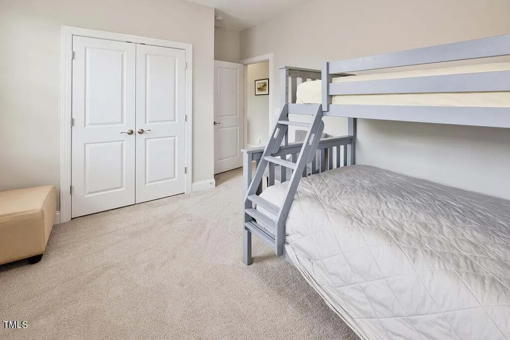 910 Wake Towne Dr, Raleigh, NC 27609