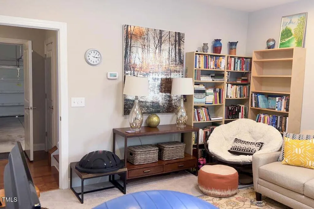 910 Wake Towne Dr, Raleigh, NC 27609