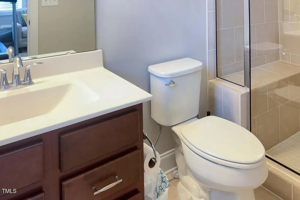 910 Wake Towne Dr, Raleigh, NC 27609
