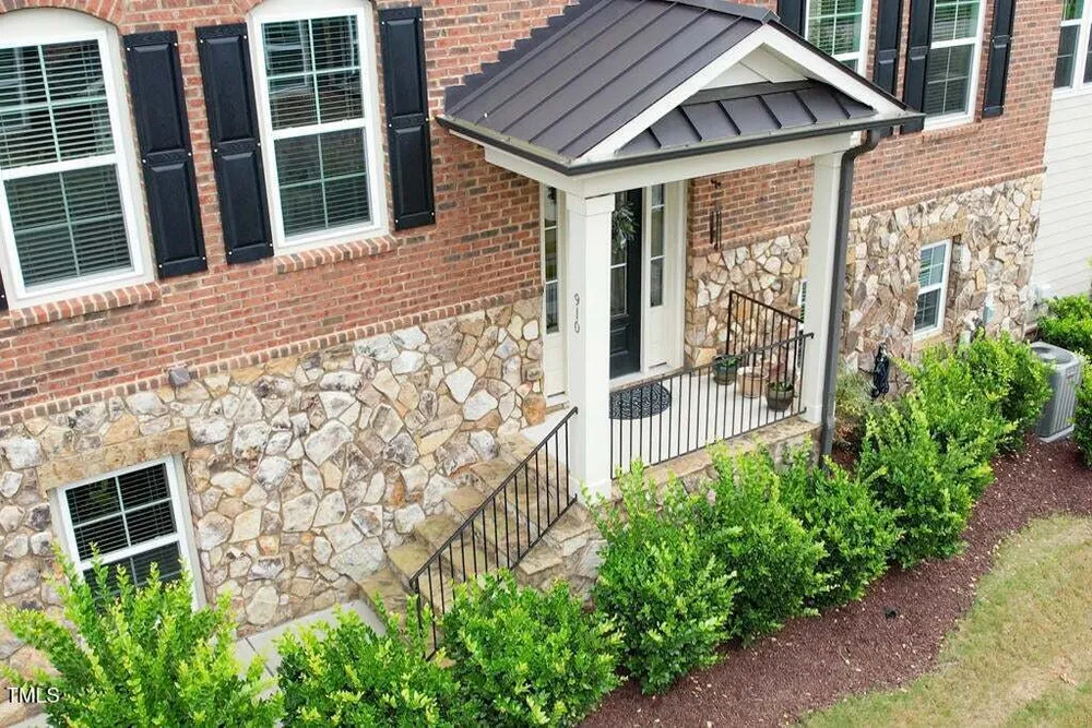 910 Wake Towne Dr, Raleigh, NC 27609