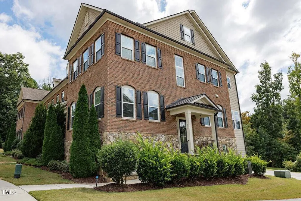 910 Wake Towne Dr, Raleigh, NC 27609