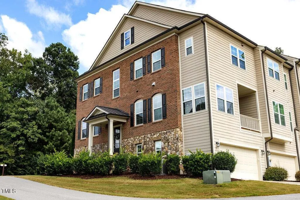 910 Wake Towne Dr, Raleigh, NC 27609