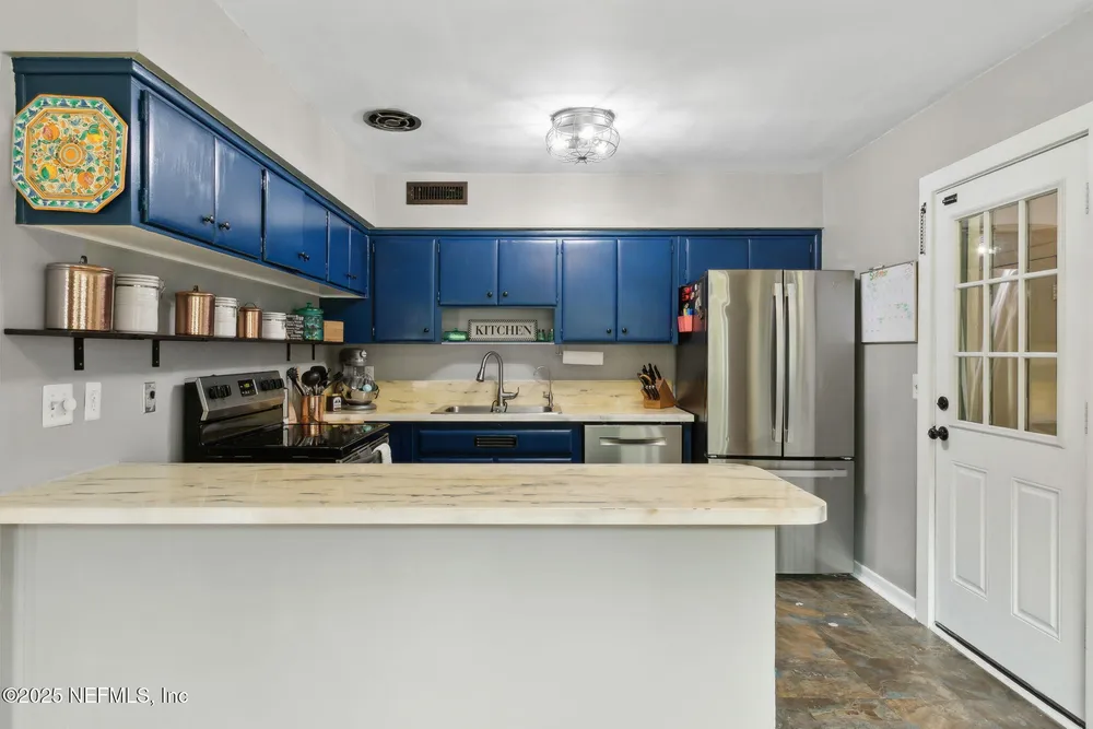 803 Seabrook Cove Rd, Jacksonville, FL 32211