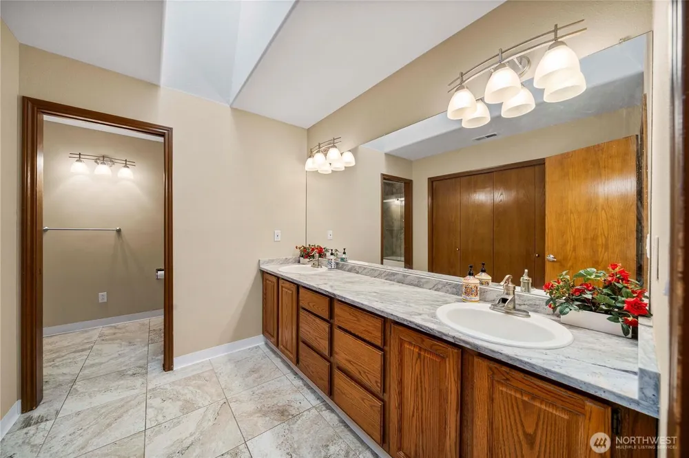 25921 Witte Rd SE, Maple Valley, WA 98038