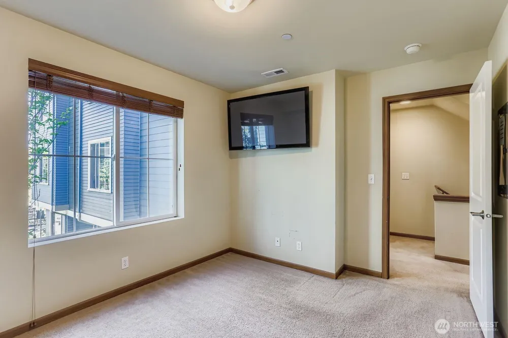 838 4th Ave NE, Issaquah, WA 98029