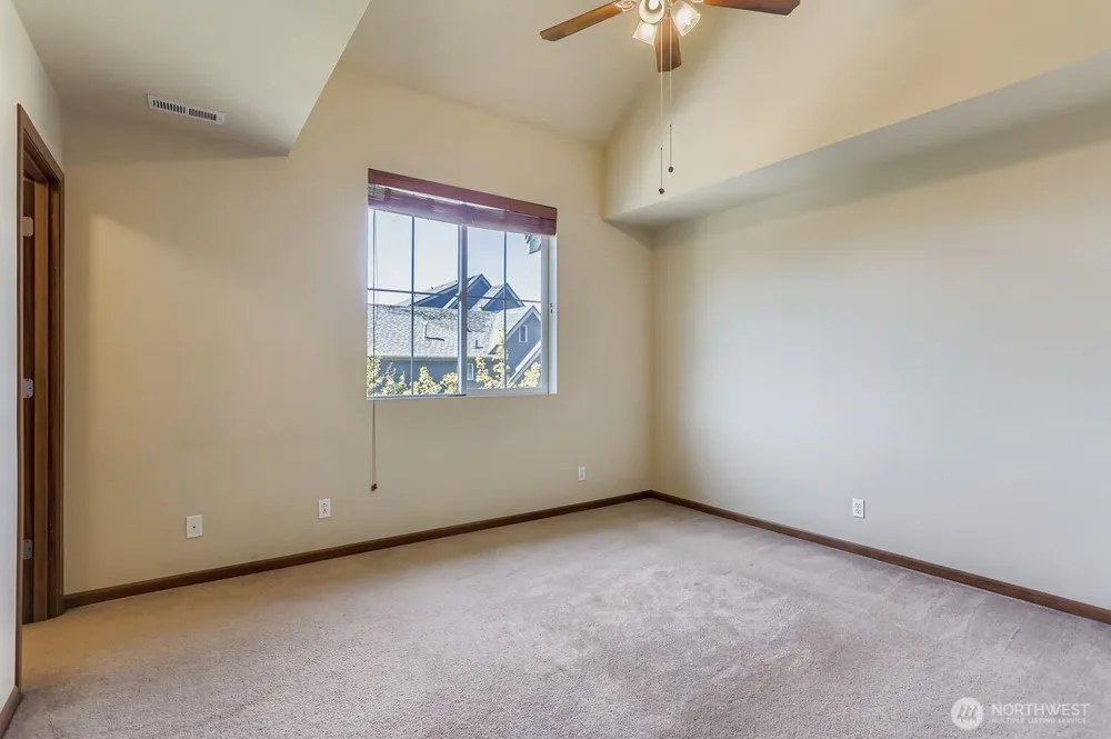 838 4th Ave NE, Issaquah, WA 98029