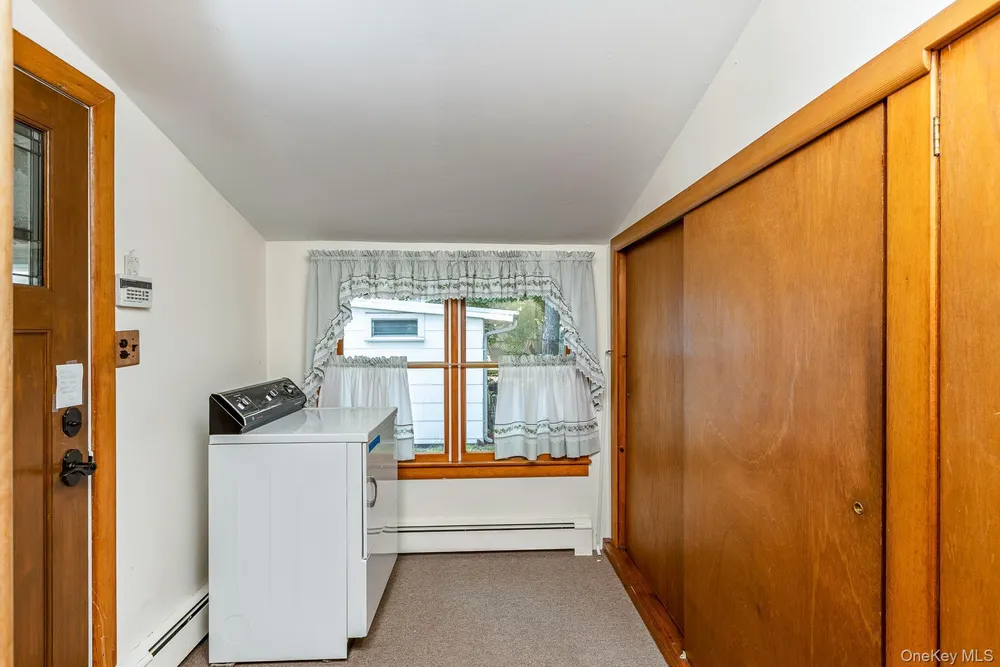 261 Elm Rd W, Mastic Beach, NY 11951
