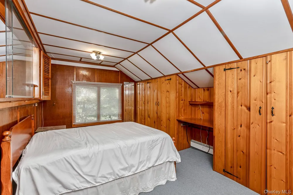 261 Elm Rd W, Mastic Beach, NY 11951