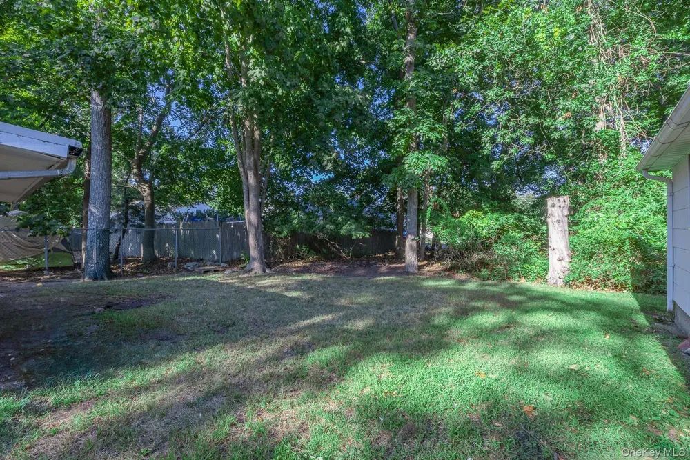 261 Elm Rd W, Mastic Beach, NY 11951