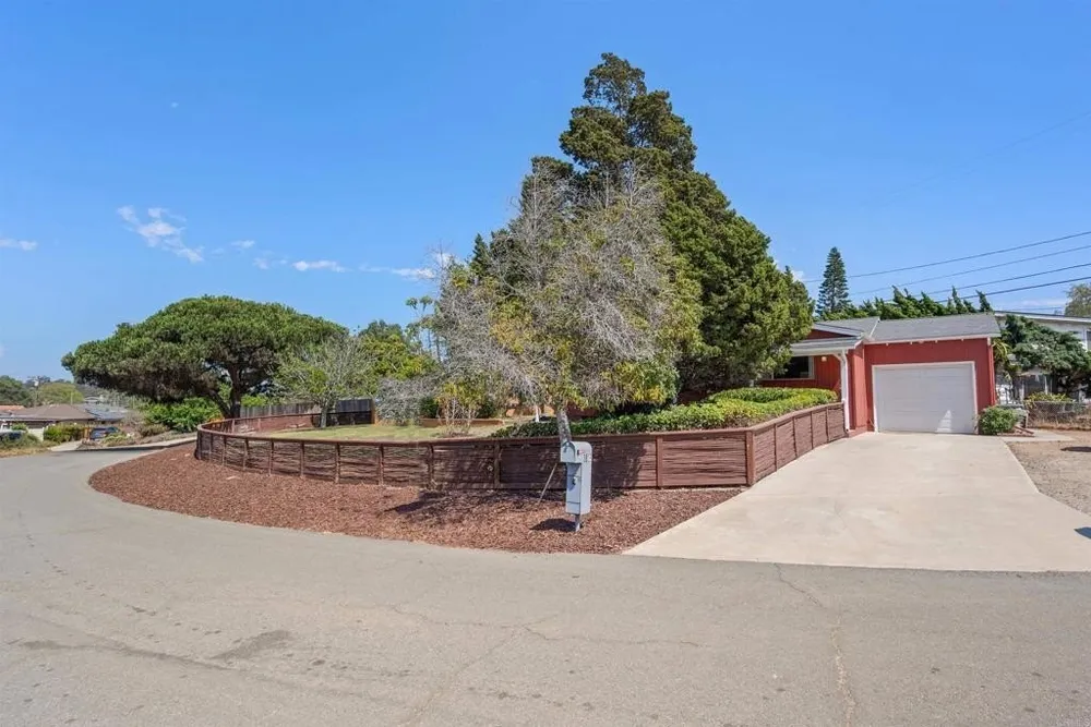 3825 Grandview Pl, Bonita, CA 91902