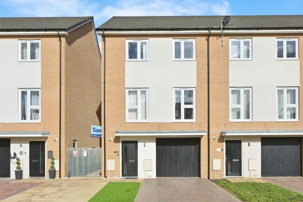 Bentley Grove Peterborough 4 Bedroom Town House William H Brown bentley-grove-peterborough-4-bedroom-town-house-william-h-brown