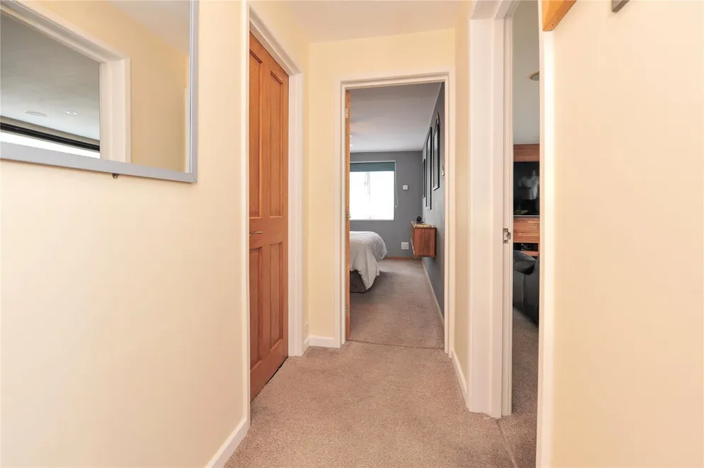 Property carousel item 4