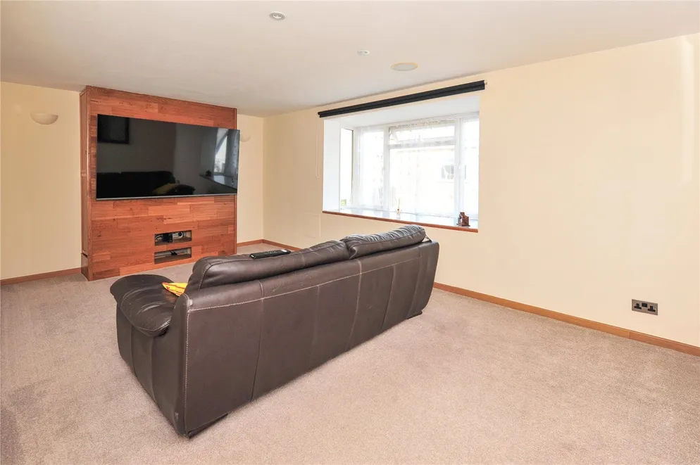 Property carousel item 5
