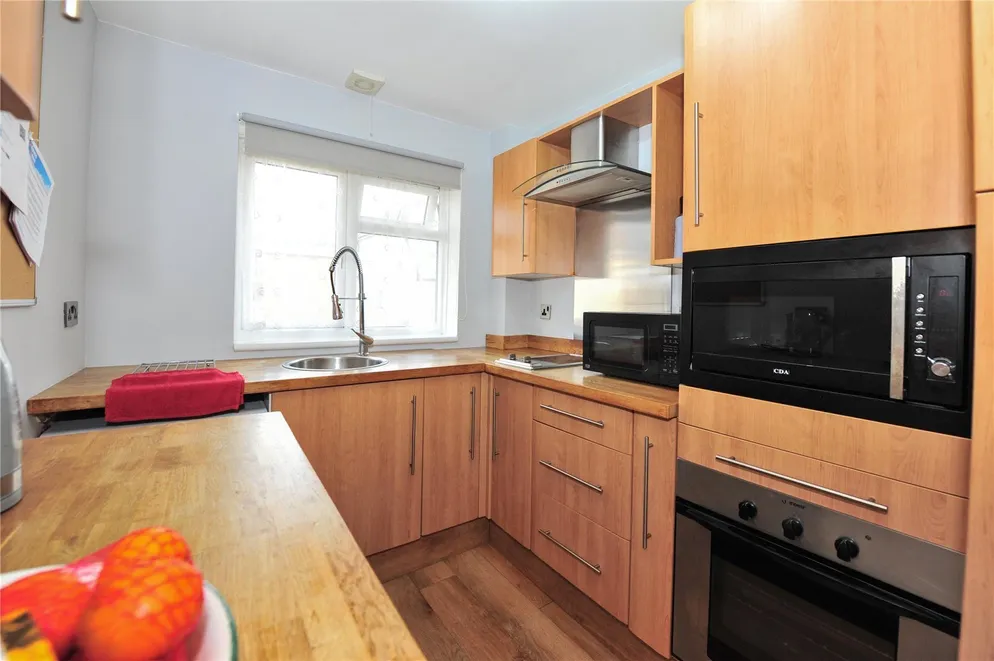 Property carousel item 8