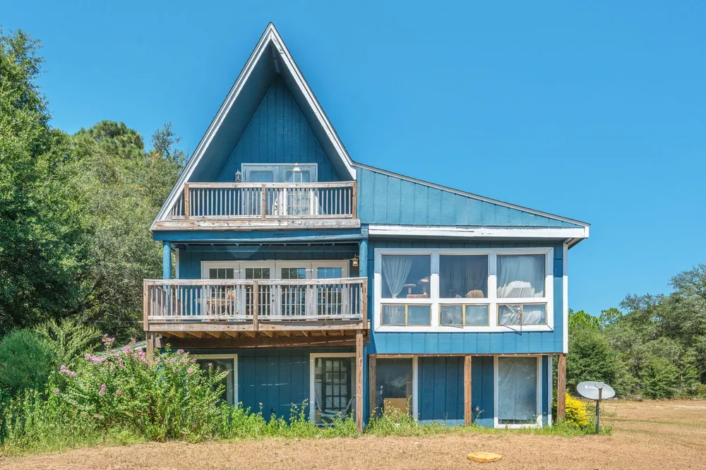 4194 Log Lake Rd, Holt, FL 32564