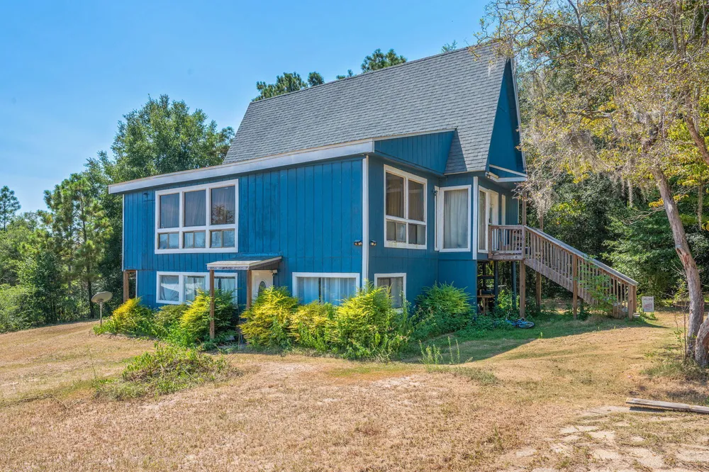 4194 Log Lake Rd, Holt, FL 32564