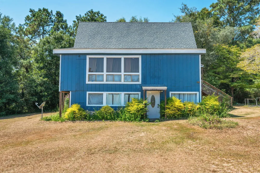 4194 Log Lake Rd, Holt, FL 32564