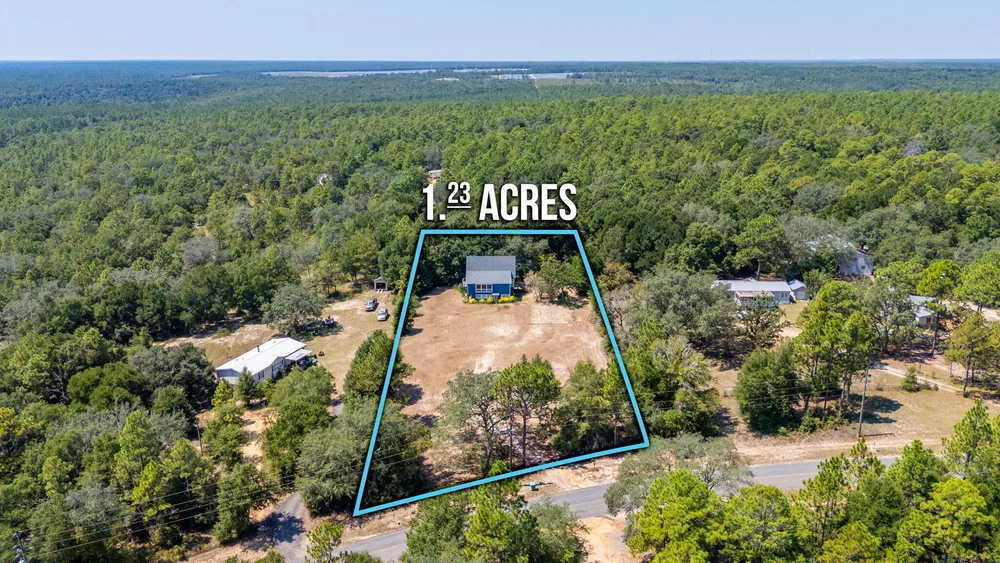 4194 Log Lake Rd, Holt, FL 32564