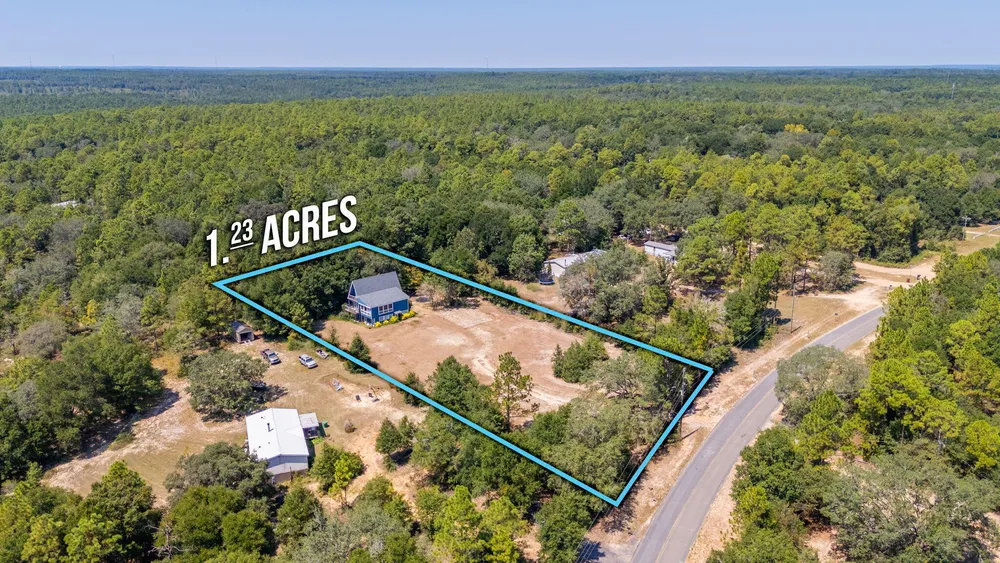 4194 Log Lake Rd, Holt, FL 32564