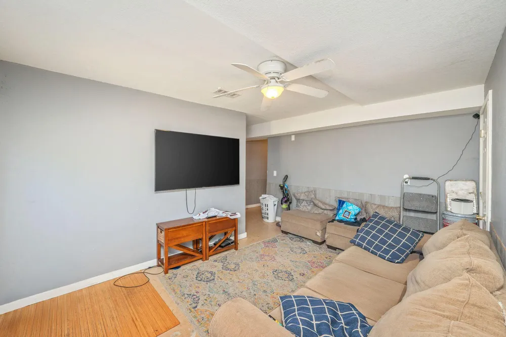 4194 Log Lake Rd, Holt, FL 32564