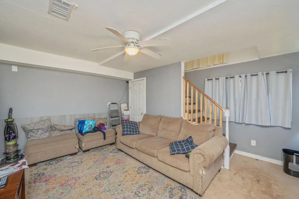 4194 Log Lake Rd, Holt, FL 32564