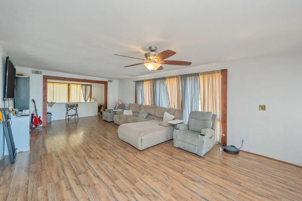 4194 Log Lake Rd, Holt, FL 32564