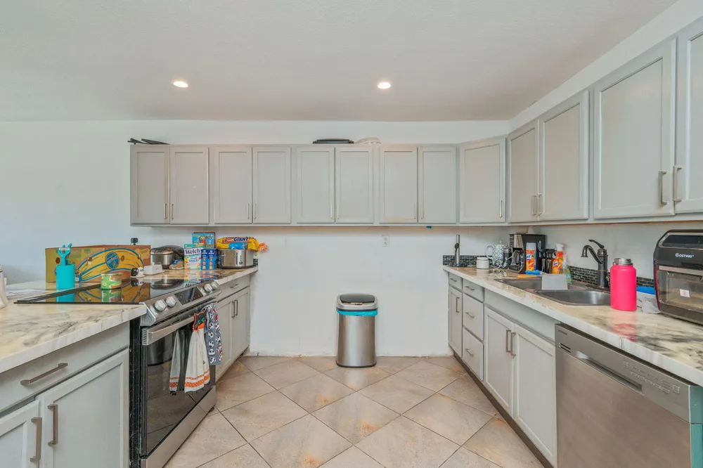 4194 Log Lake Rd, Holt, FL 32564