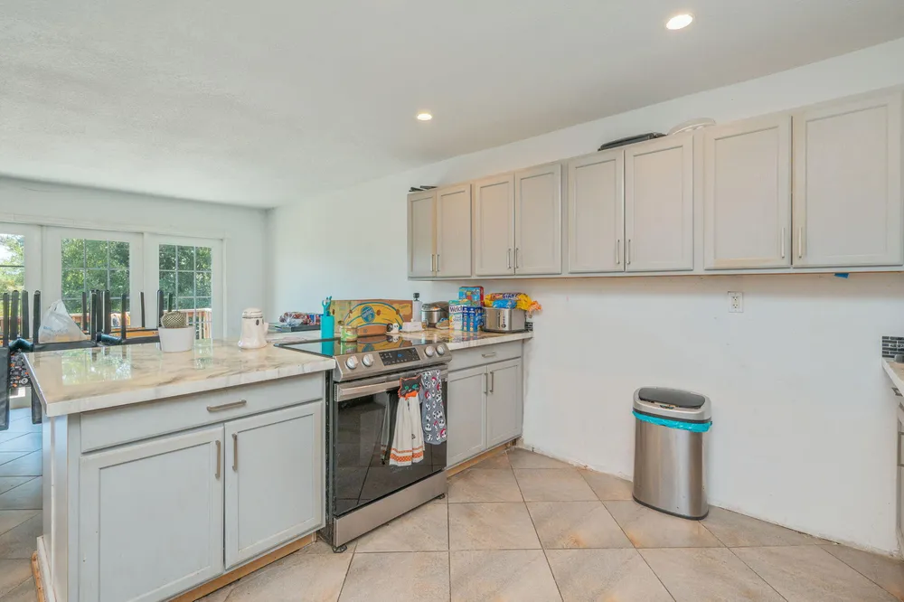 4194 Log Lake Rd, Holt, FL 32564