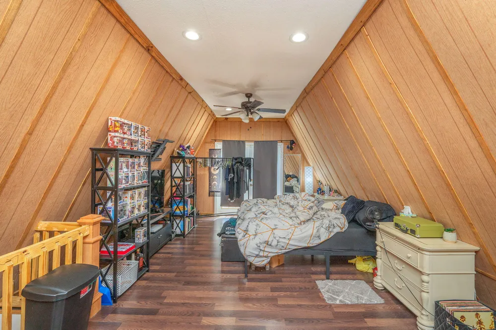 4194 Log Lake Rd, Holt, FL 32564